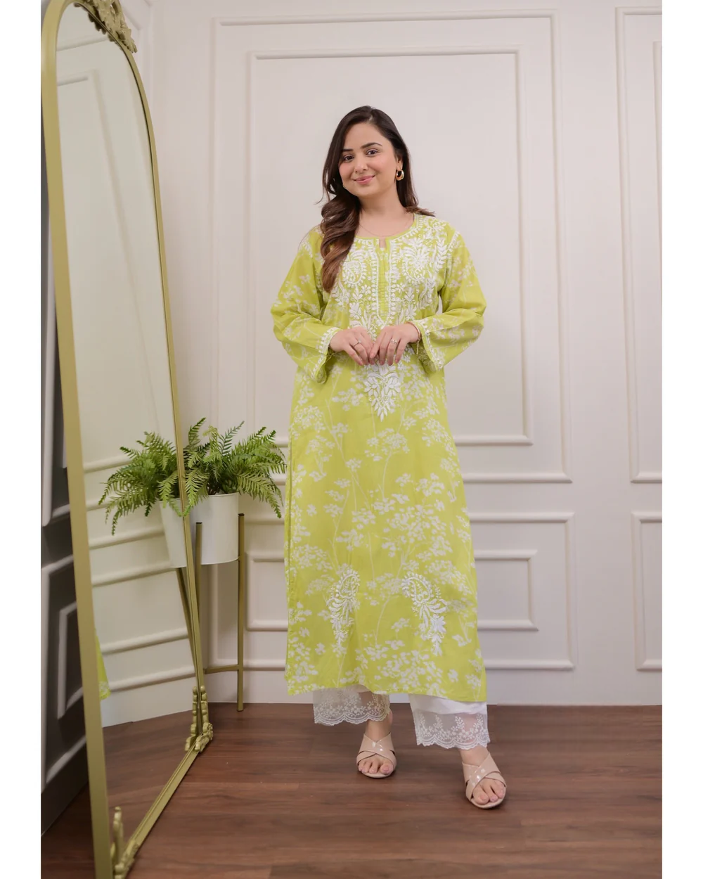 Mesmerizing mul cotton chikankari kurti-pant set