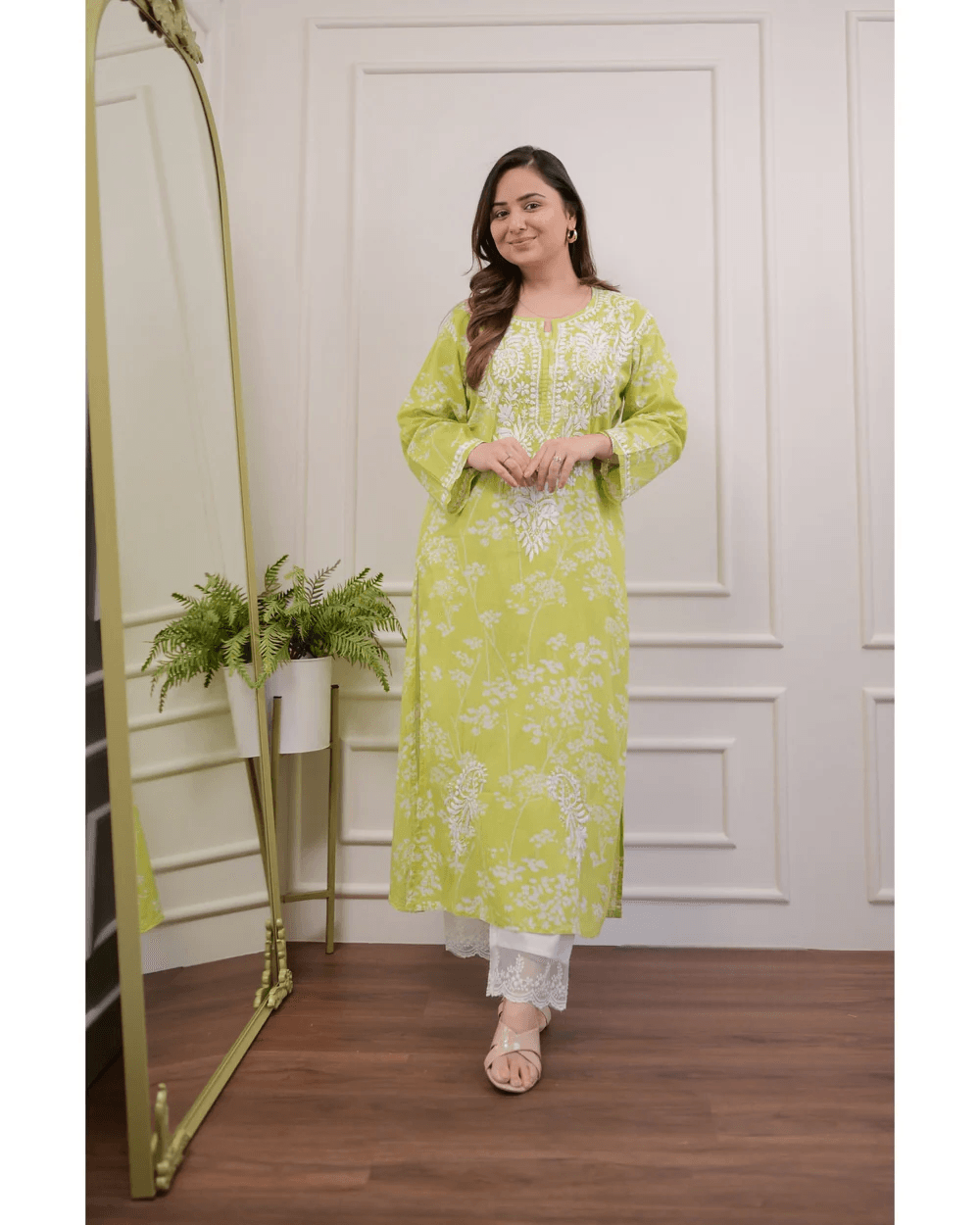 Beautiful pure mul cotton chikankari kurti-pant set - Eraya