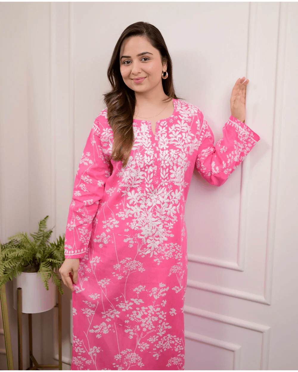 Beautiful pure mul cotton chikankari kurti-pant set - Eraya