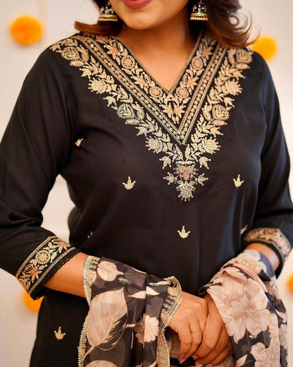 Detailed embroidered afghani suit - Eraya