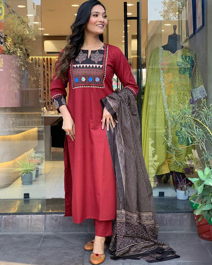 Beautiful adda work kurti set with mulmul dupatta