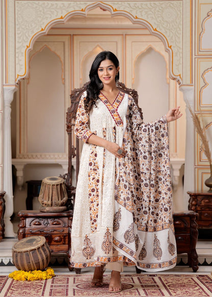 Beautiful angarkha pattern heavy chikankari work cotton kurti set with print!