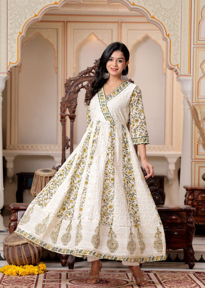 Beautiful angarkha pattern heavy chikankari work cotton kurti set with print!