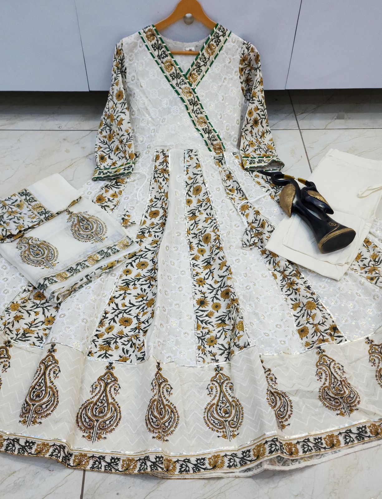 Beautiful angarkha pattern heavy chikankari work cotton kurti set with print!