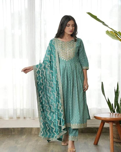 Embroidered nayra cut kurta set - Eraya