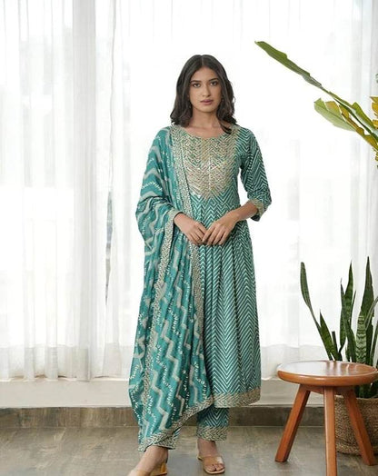 Embroidered nayra cut kurta set - Eraya