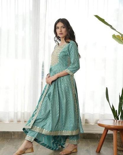 Embroidered nayra cut kurta set - Eraya